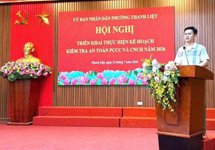 Phó Chủ tịch UBND phường Trịnh Quốc Thắng phát biểu chỉ đạo tại hội nghị. Ảnh: PV