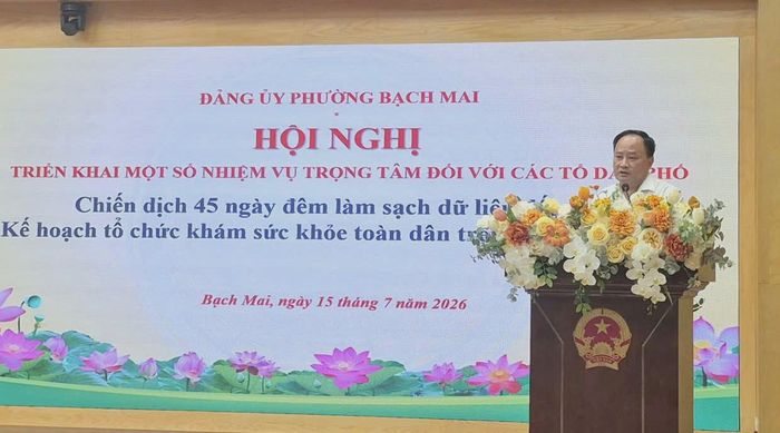 Bí thư Đảng ủy, Chủ tịch HĐND phường Bạch Mai Trần Quyết Thắng phát biểu. Ảnh: PV