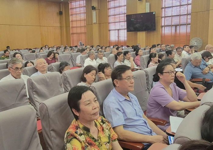 Các đồng chí cán bộ tổ dân phố thuộc phường Bạch Mai dự Hội nghị. Ảnh: PV