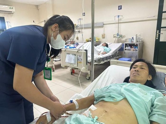 Người phụ nữ đơn thân này là trụ cột của người con tâm thần cùng cha mẹ già yếu