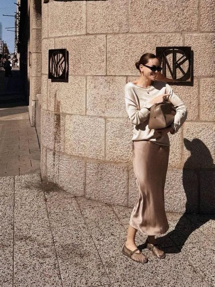 Ở một góc khác, người hâm mộ lại quan tâm đến hình ảnh có gu thời trang "đỉnh chóp" của nữ ca sĩ. 