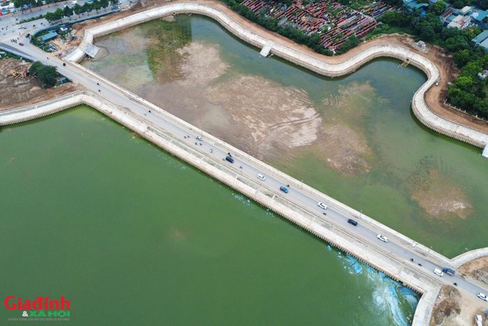 Dự án hiện đang bước sang giai đoạn hoàn trả mặt bằng. Chủ đầu tư tích cực phối hợp, đôn đốc các nhà thầu thu dọn, vận chuyển khối lượng đất đang trữ tạm tại Công viên Hà Đông và gần sát hồ Đồng Bông 2 về các dự án đầu tư công khác...