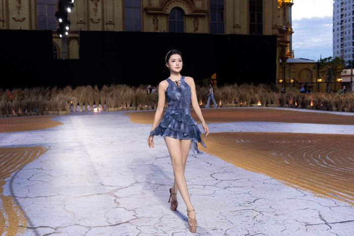 Tại Miss Grand Việt Nam 2026, Phan Phương Oanh đảm bảo nhận vai trò Huấn luyện viên Catwalk, đồng hành cùng các thí sinh trong quá trình hoàn thiện kỹ năng trước những phần thi quan trọng.