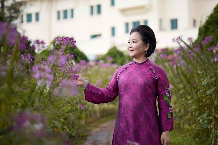 Không chỉ có sự nghiệp đáng chú ý, Võ Thị Xuân Trang còn được nhiều người biết khi là mẹ của Primmy Trương (Trương Minh Xuân Thảo) - beauty blogger, doanh nhân nổi tiếng, đồng thời là mẹ vợ của doanh nhân Phan Thành.