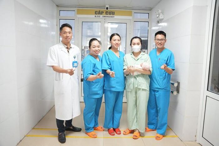 Trẻ đã hồi phục và được xuất viện với cân nặng 2,1kg. Ảnh: BVCC