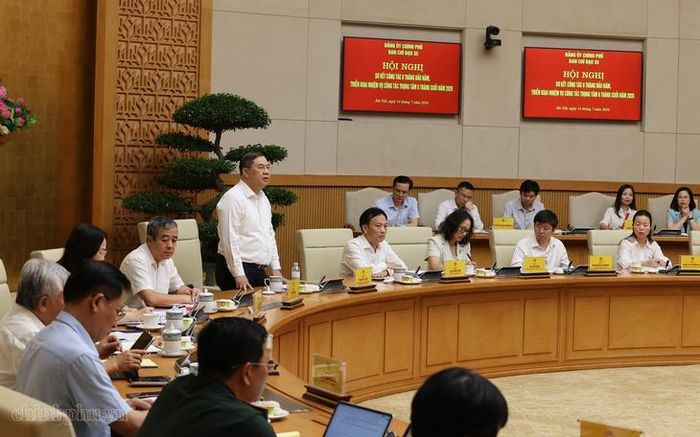 Phó Thủ tướng Thường trực nhấn mạnh, bảo vệ nền tảng tư tưởng của Đảng là nhiệm vụ đặc biệt quan trọng.