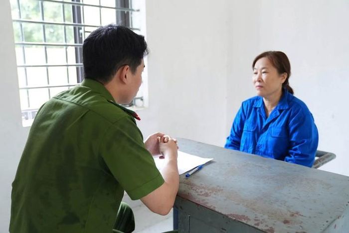 Đối tượng Đặng Thị Nga tại cơ quan điều tra. Ảnh: Công an tỉnh Phú Thọ.