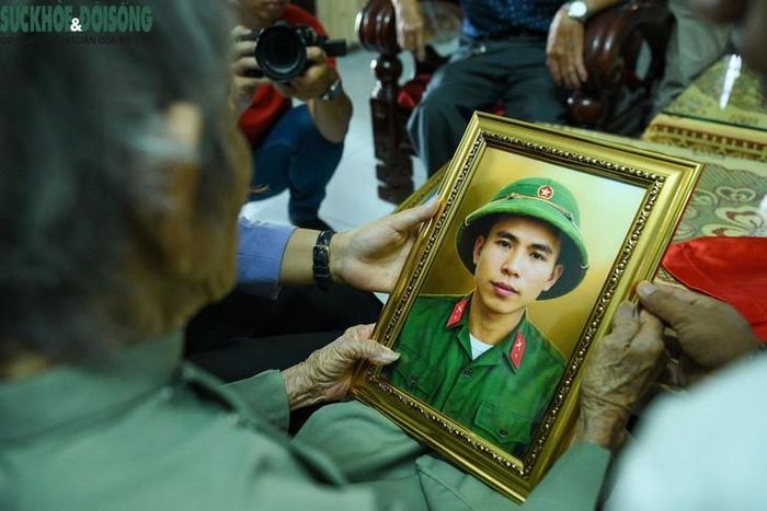 Tấm ảnh chân dung được phục dựng dựa trên miêu tả từ trí nhớ của mẹ Lang