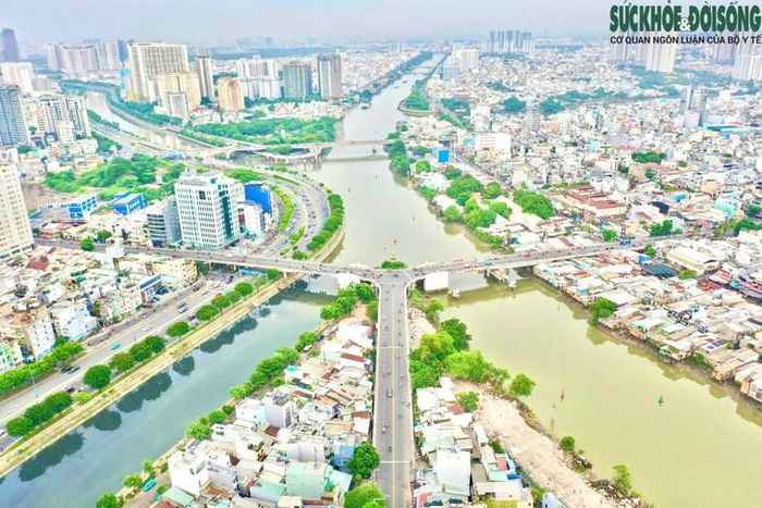Theo nhiều tài liệu lịch sử, trận đánh tại cầu Chữ Y vào đợt 2 Chiến dịch Mậu Thân 1968 luôn là một mốc son chói lọi. Lực lượng dân quân, du kích địa phương đã phối hợp chặt chẽ với Tiểu đoàn 1 Long An nổ súng tiến công dũng mãnh nhằm chiếm giữ cây cầu chiến lược này. Dù phải đối mặt với hỏa lực áp đảo của kẻ thù, các chiến sĩ ta vẫn kiên cường bám trụ, chiến đấu ngoan cường và lập nên chiến công vang dội. Kết thúc trận đánh anh hùng tại cầu Chữ Y, quân ta đã tiêu diệt 500 lính địch, bắn cháy 10 xe tăng, xe bọc thép cùng hai máy bay chiến đấu, bẻ gãy ý đồ phản công của đối phương và viết nên trang sử vẻ vang cho trận đánh này.