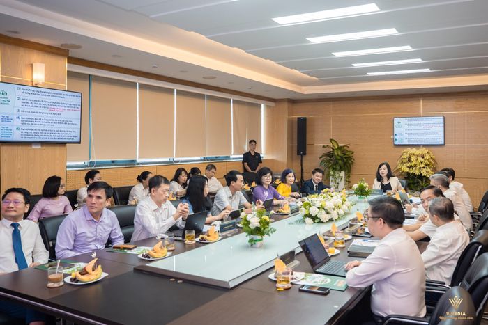 Quang cảnh buổi làm việc.