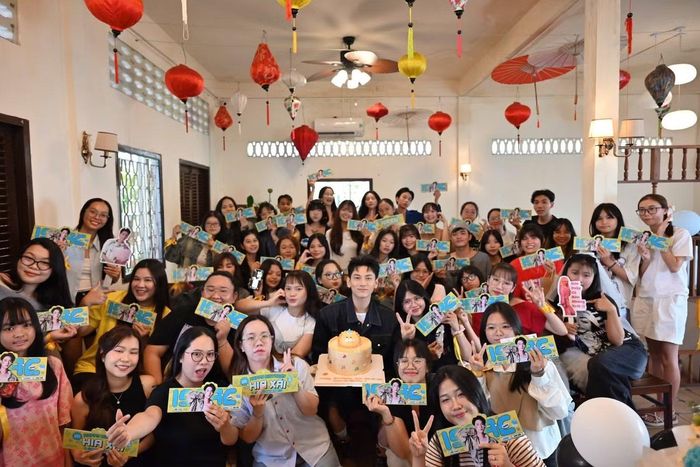 Sự nhiệt tình "góp vốn" của các bạn Lions đã tạo điểm tựa để FC "lăn xả" thực hiện buổi họp mặt giữa các fan và anh ISAAC.