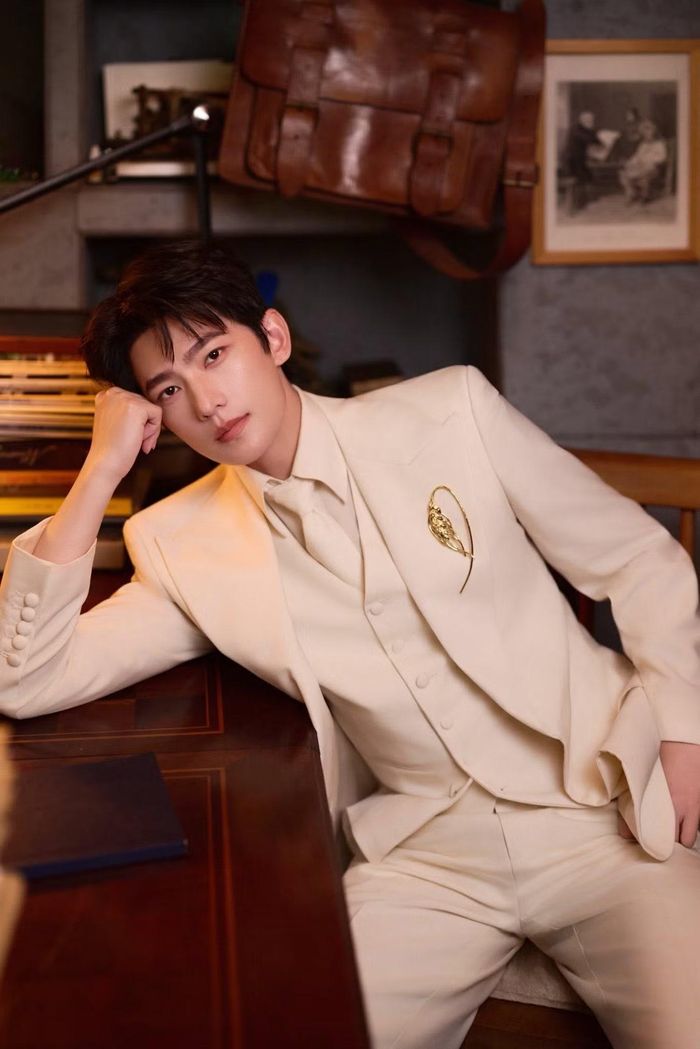 Dương Dương và Trương Lăng Hách bám sát nhau trong bảng bình chọn.