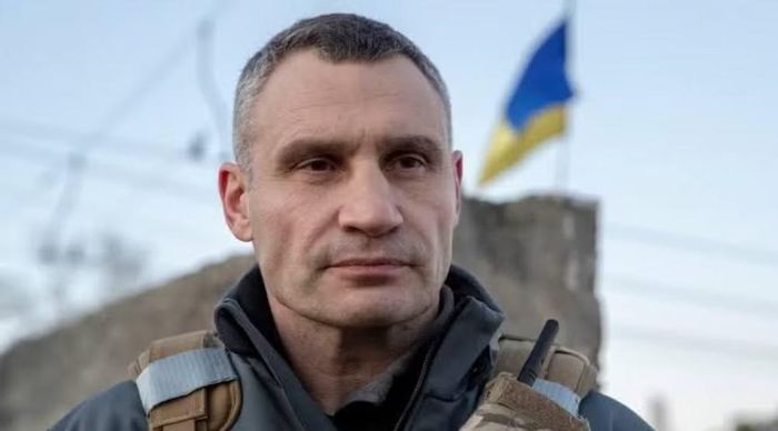 Thị trưởng Kiev Vitali Klitschko cho biết một số nhà kho và công trình tại thủ đô đã bị đánh trúng. Tuy nhiên, mức độ thiệt hại và số thương vong vẫn đang được thống kê.