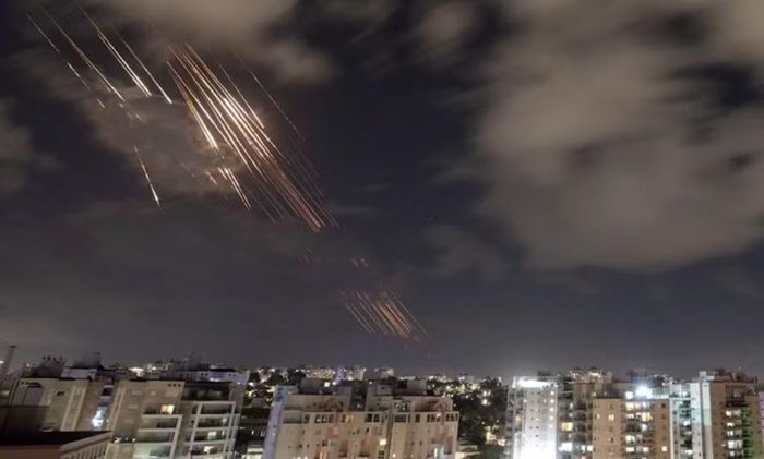Nguyên nhân được cho là Israel dần cạn tên lửa đánh chặn, trong khi Iran điều chỉnh chiến thuật và sử dụng các loại vũ khí hiện đại hơn.