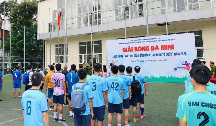 Giải có sự tham gia của 6 đội bóng đến từ các cơ quan, đơn vị trên địa bàn gồm: Đảng ủy, UBND phường Giảng Võ; Quân sự phường Giảng Võ; Công an phường Giảng Võ; Trung tâm VH-TT-TT phường Giảng Võ; Ngân hàng Agribank và Tập đoàn Petrovietnam.