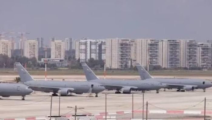 Trong khi đó, trung tâm hậu cần Al Udeid ở Qatar đối mặt nguy cơ bị Iran tập kích bằng vũ khí tầm xa, còn căn cứ Muwaffaq Salti tại Jordan không đủ diện tích để tiếp nhận thêm hàng chục máy bay cỡ lớn.
