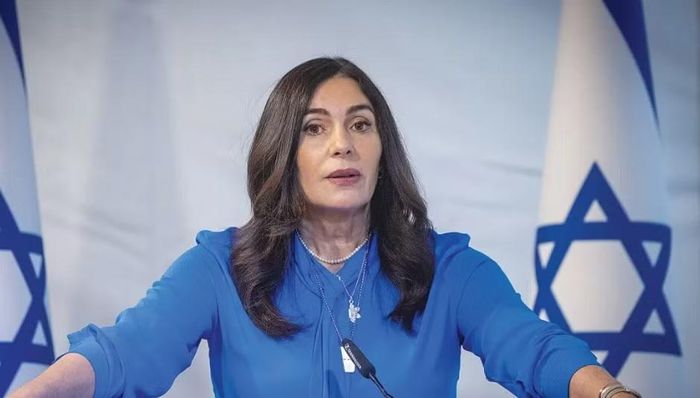 "Bộ trưởng Giao thông và An toàn Đường bộ Israel Miri Regev ngày 14/7 tuyên bố người dân nước này đã đặt hàng trăm nghìn vé máy bay cho kỳ nghỉ hè và chính phủ sẽ không để các chuyến bay thương mại bị hủy vì máy bay quân sự Mỹ.