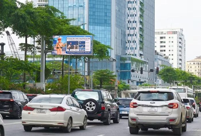 Việc bố trí màn hình LED tại các tuyến này được kỳ vọng sẽ giúp người điều khiển phương tiện tiếp cận thông tin giao thông ngay từ xa để chủ động điều chỉnh lộ trình