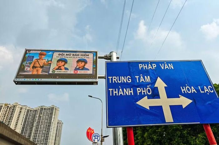 Việc lắp đặt hệ thống màn hình LED là hạng mục thuộc giai đoạn 2 của Đề án Giao thông thông minh do TP Hà Nội triển khai, hướng tới xây dựng hệ thống quản lý giao thông hiện đại, ứng dụng công nghệ số trong điều hành và cung cấp thông tin cho người dân