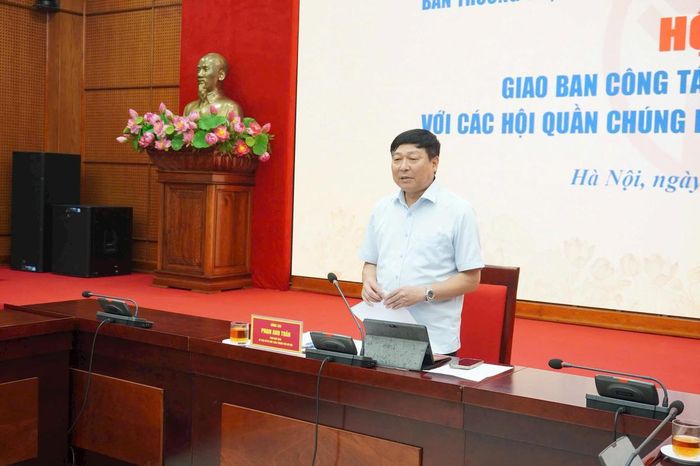 Ông Phạm Anh Tuấn - Phó Chủ tịch Ủy ban MTTQ Việt Nam thành phố Hà Nội phát biểu tại hội nghị. Ảnh: L. D