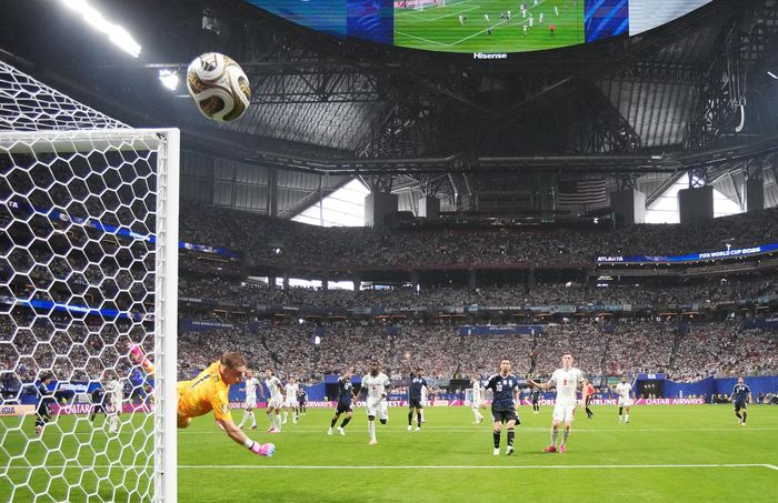  Argentina suýt mở tỷ số. 