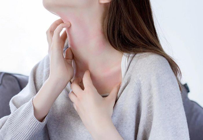 Ngứa do ung thư thường kéo dài dai dẳng và đôi khi đi kèm các biểu hiện trên da như mảng đỏ, phát ban, cục cứng hoặc sưng. Ảnh: Shutterstock.