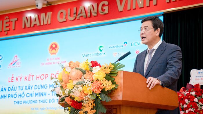 Thứ trưởng Xây dựng Bùi Xuân Dũng phát biểu tại lễ ký kết. Ảnh: Đèo Cả.