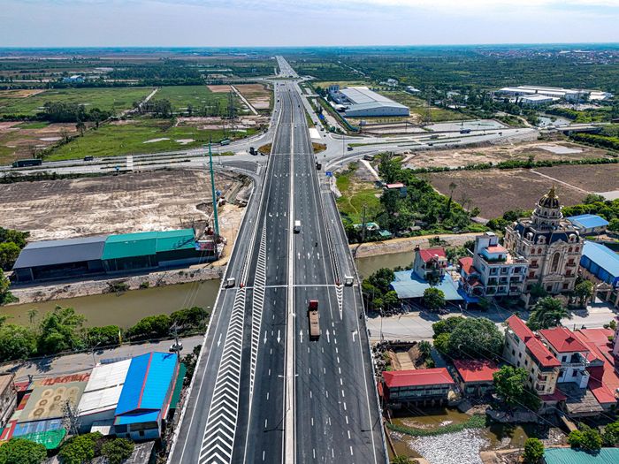 Cao tốc Gia Nghĩa - Chơn Thành là công trình giao thông trọng điểm, kết nối Tây Nguyên với vùng Đông Nam Bộ và TP.HCM. Ảnh: TN.