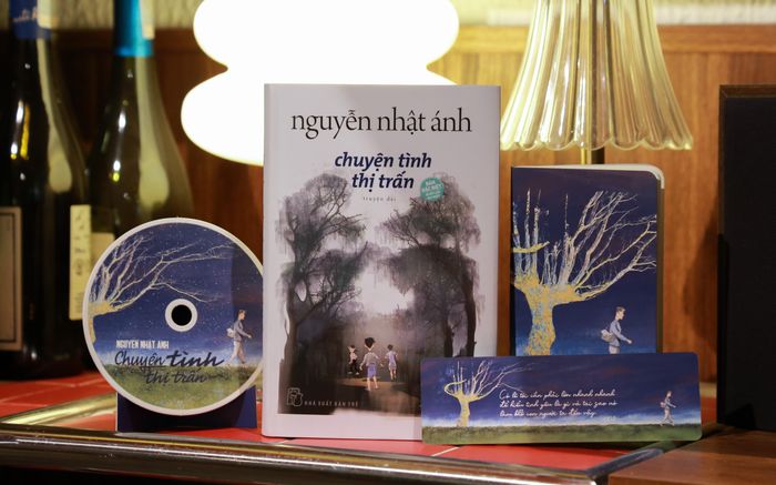  Chuyện tình thị trấn kể về mối tình “bức tranh mùa đông màu xám” của Tuyết Phường và Tiêu Biệt Ly. Ảnh: NXB Trẻ.