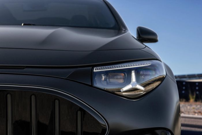 Mẫu coupe 4 cửa này được nâng cấp gói ngoại thất khí động học đặc trưng của AMG, mang đến hiệu năng khí động học tối ưu cùng chỉ số cản gió Cd chỉ 0,23.