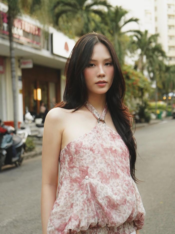 Nữ ca sĩ có lợi thế về sắc vóc, vũ đạo, ngoại ngữ. Giọng hát của Mai Phương ổn và tư duy âm nhạc hiện đại. Trong thời gian ở VMAS, cô cũng có thời gian học sáng tác, thanh nhạc. Tuy nhiên, để có thể tiến xa trên con đường âm nhạc, Mai Phương cần một khoảng thời gian dài và sự nỗ lực lớn hơn. Trước đó, cô được biết đến nhiều hơn với danh xưng hoa hậu. Người đẹp sinh năm 1999 đăng quang Miss World Vietnam 2022. Sau đó, cô tham dự Miss World lần thứ 71 tại Ấn Độ và dừng chân ở top 40.Đến tháng 8/2024, Mai Phương rời công ty Sen Vàng.