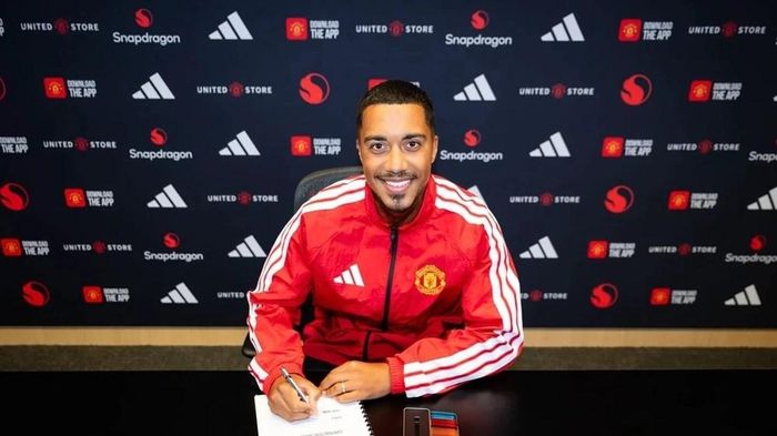 Tielemans nhận áo số 12 tại Old Trafford