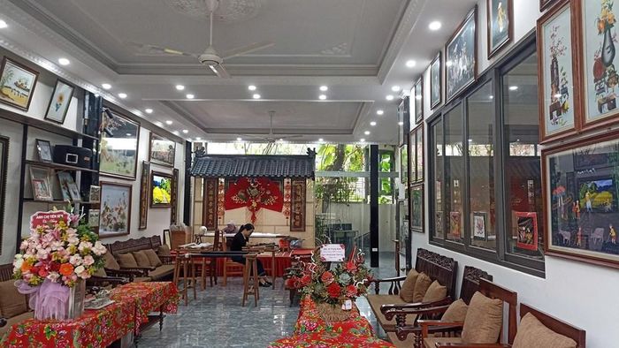 Không gian trải nghiệm tinh hoa thêu ren Văn Lâm kết hợp giới thiệu sản phẩm thủ công truyền thống địa phương của nghệ nhân Chu Văn Động