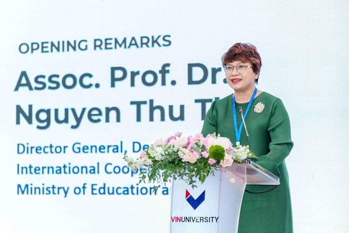 Bà Nguyễn Thu Thủy, Cục trưởng Cục Hợp tác quốc tế, Bộ GD&amp;ĐT phát biểu định hướng về nâng cao vị thế thực chất của giáo dục đại học Việt Nam trên thế giới