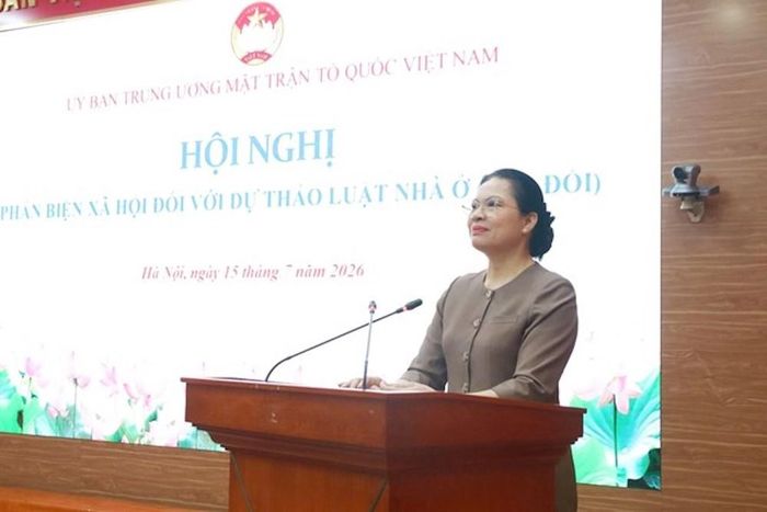 Bà Hà Thị Nga, Ủy viên BCH Trung ương Đảng, Phó Chủ tịch - Tổng Thư ký Ủy ban Trung ương MTTQ Việt Nam phát biểu