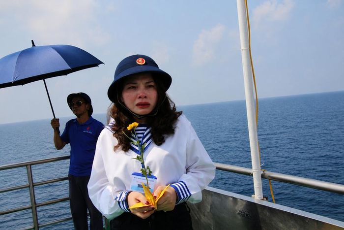 Một nữ đại biểu không kìm được xúc động