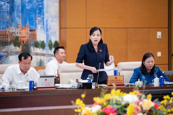 Chủ nhiệm Ủy ban Khoa học, Công nghệ và Môi trường Nguyễn Thanh Hải trình bày báo cáo thẩm tra