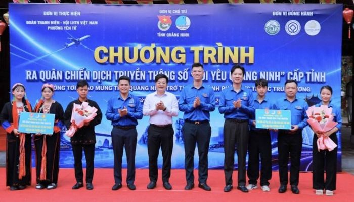 Ra mắt Đội Thanh niên tình nguyện giữ gìn giá trị Di sản văn hóa thế giới và CLB Thanh niên bảo tồn văn hóa dân tộc Dao Thanh Y. Ảnh: QN