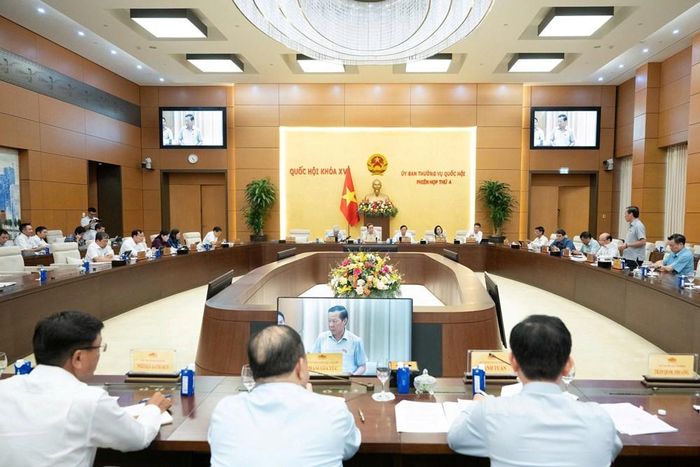 Quang cảnh phiên họp