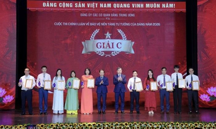 Trao giải C cho các tác giả