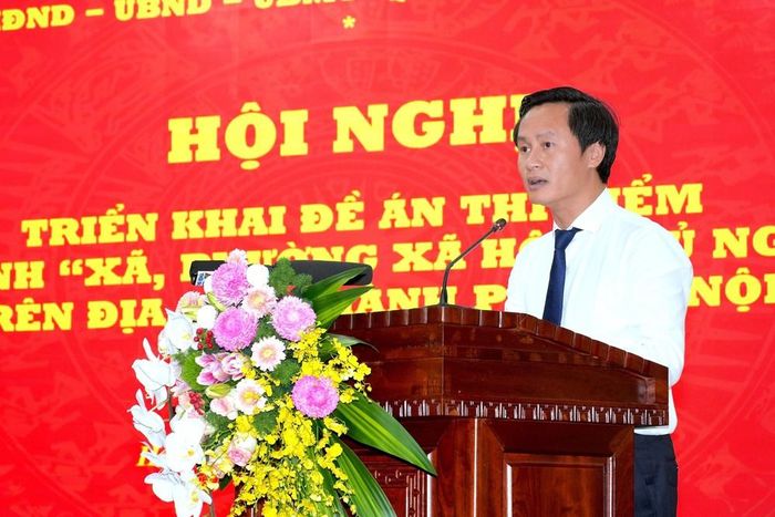 Bí thư Đảng ủy, Chủ tịch HĐND xã Phúc Thịnh Hoàng Hải Đăng phát biểu về công tác chuẩn bị triển khai thí điểm mô hình “xã, phường xã hội chủ nghĩa”. Ảnh: Trung Nguyên - TTXVN