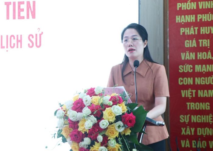Bà Nguyễn Thu Hiền, Chủ tịch UBND xã Hy Cương phát biểu tại Hội thảo. Ảnh: Thu Hương - TTXVN