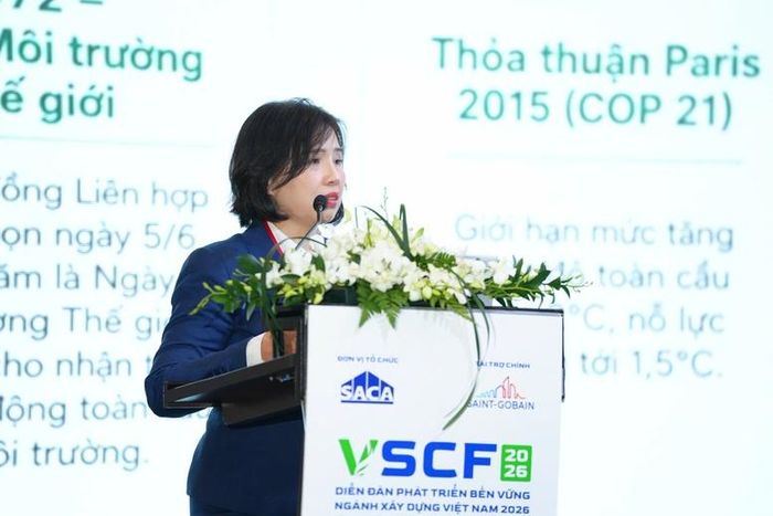 TS. Nguyễn Thị Thu Hà, Giám đốc Trường Đào tạo cán bộ Agribank, Phó trưởng Ban Chỉ đạo ESG Agribank trình bày chủ đề "ESG và những điều kiện tiên quyết để doanh nghiệp cạnh tranh và hội nhập kinh tế" tại VSCF 2026 - Ảnh: VGP/LT