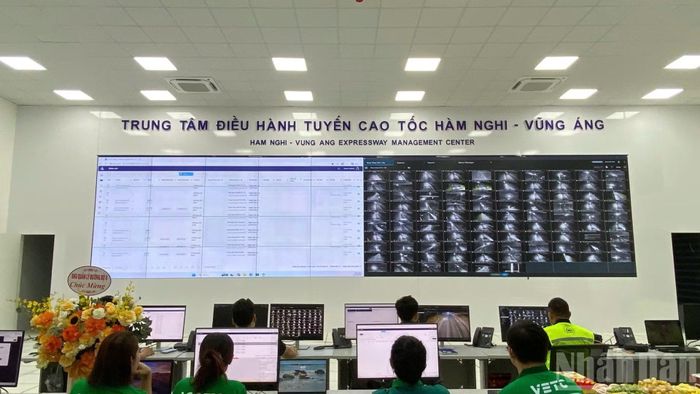 Hệ thống còn có khả năng phân tích dữ liệu, cảnh báo tai nạn, ùn tắc và phát hiện hành vi vi phạm giao thông theo thời gian thực.