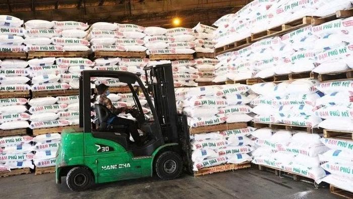 Kho sản phẩm phân đạm ure Phú Mỹ của Tổng công ty Phân bón và Hóa chất Dầu khí (PVFCCo). (Ảnh: TTXVN)