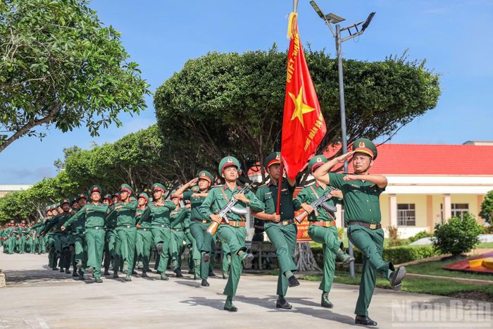 Nêu cao truyền thống anh hùng, cán bộ, chiến sĩ Tiểu đoàn 1 hôm nay không ngừng rèn luyện bản lĩnh chính trị, nâng cao chất lượng huấn luyện, khả năng sẵn sàng chiến đấu.