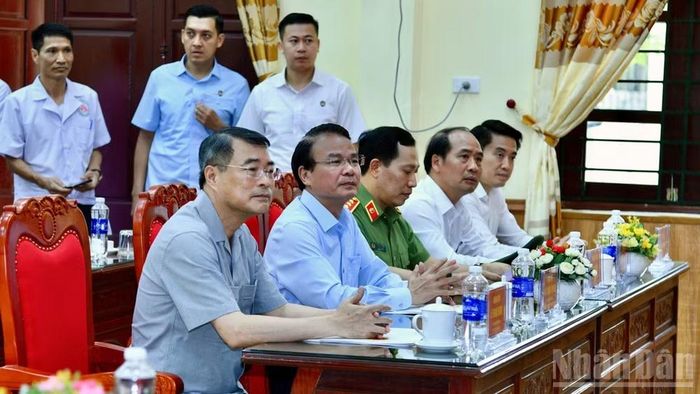 Thủ tướng Chính phủ Lê Minh Hưng và các đồng chí lãnh đạo tham dự Chương trình tri ân, thăm hỏi, tặng quà động viên các thương binh đang điều trị tại Trung tâm Điều dưỡng thương binh Kim Bảng. (Ảnh: Thanh Giang)