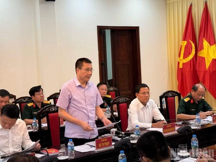 Lãnh đạo Sở Tư pháp tỉnh Lào Cai tham luận tại buổi tọa đàm.