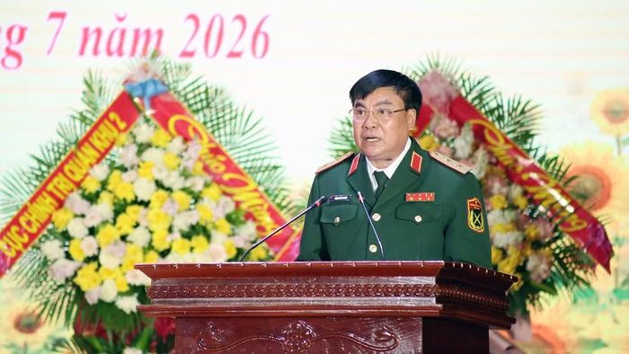 Trung tướng Phạm Đức Duyên, Chính ủy Quân khu 2 phát biểu tại lễ kỷ niệm.