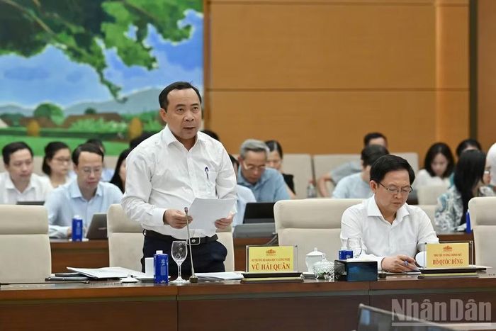 Bộ trưởng Khoa học và Công nghệ Vũ Hải Quân trình bày tờ trình dự án Luật. (Ảnh: THỦY NGUYÊN)